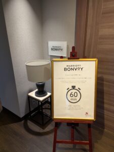 Marriott Bonvoyクラブラウンジの利用時間（60分制）案内スタンド