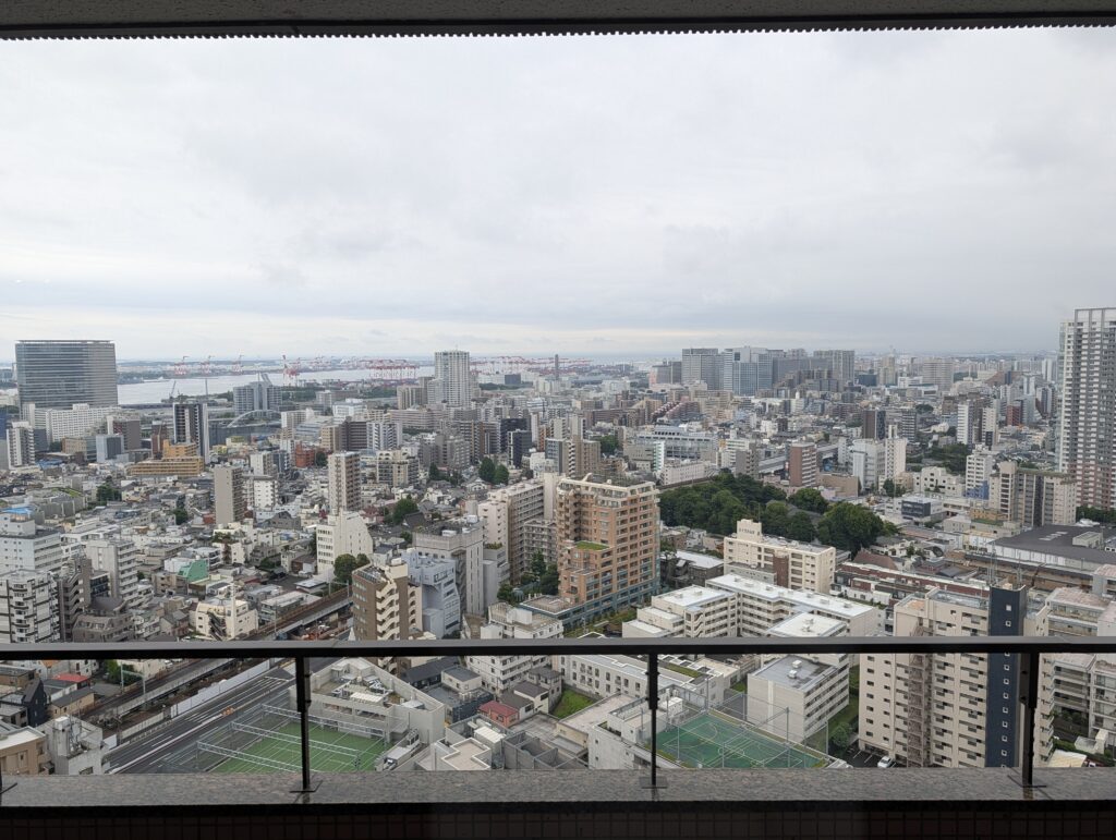 東京マリオットホテル26階エグゼクティブラウンジからの高層階の眺望と品川方面の街並み