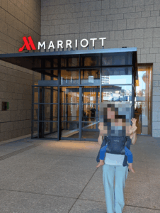 長崎マリオットホテルの重厚なメインエントランスとMARRIOTTロゴ